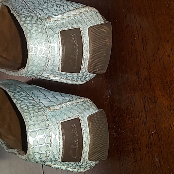 Clarks green suede leather flats - Picture 2 of 2